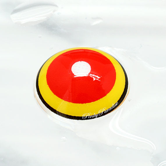 Cosplay de la princesa Pinky con ojos de llama 