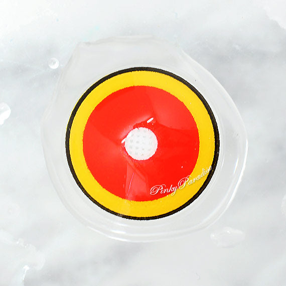 Cosplay de la princesa Pinky con ojos de llama 