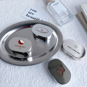 Cute reflective mirror design.