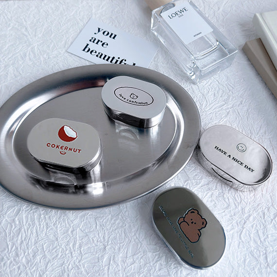 Cute reflective mirror design.