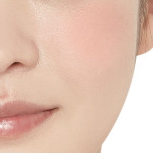 Etude House Lovely Cookie Blusher Ginger Honey Cookie on Cheek