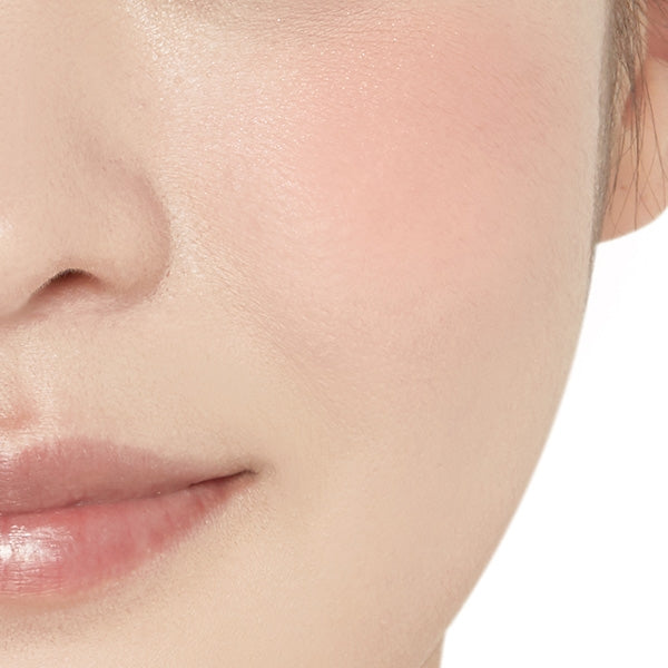 Etude House Lovely Cookie Blusher Ginger Honey Cookie on Cheek