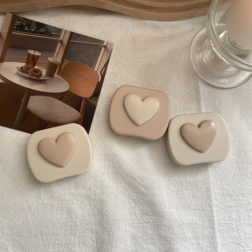 clean girl aesthetic lens case