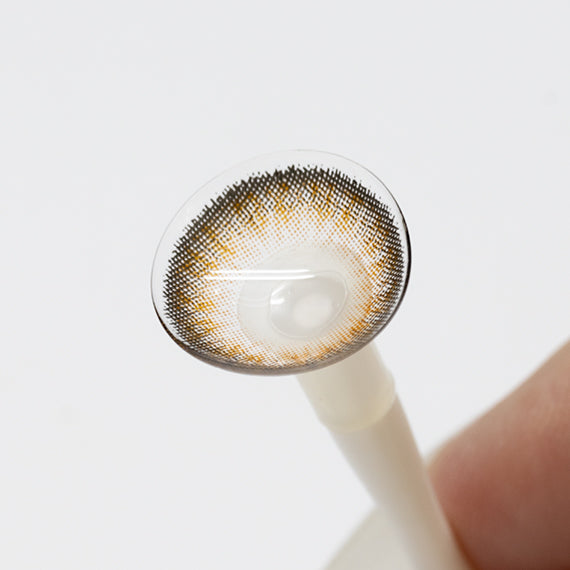 14.0 mm Circle lenses, perfect for an everyday cute makeup look