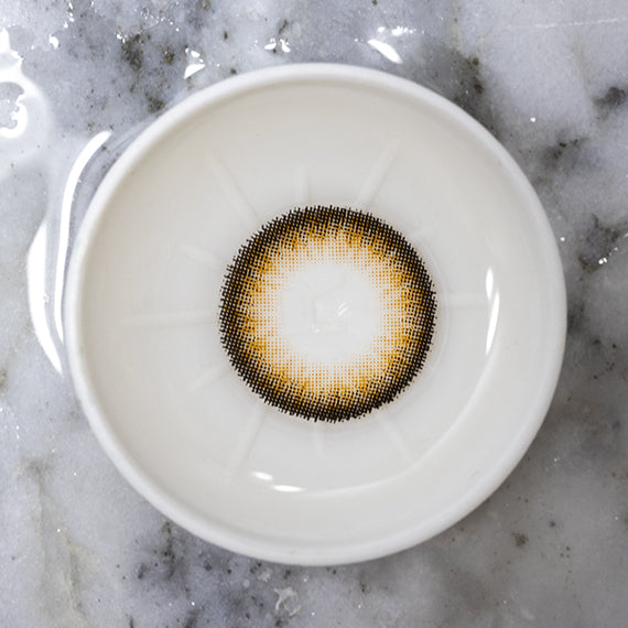 Subtle enlarging brown contact lenses